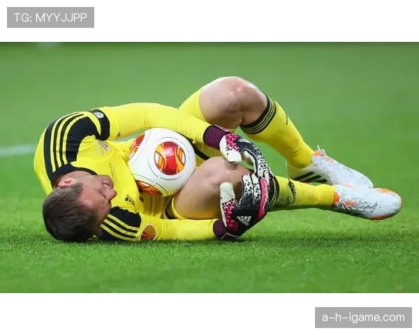 奥布拉克2025年精彩扑救集锦:稳健发挥再引关注 奥布拉克2025年精彩扑救集锦:稳健发挥再引关注